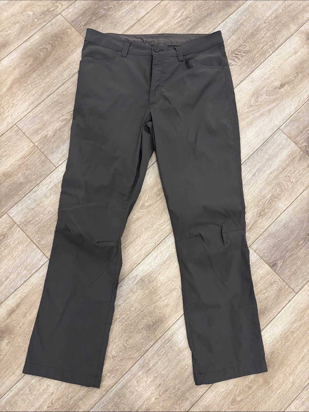 Eddie Bauer Black Men's tech pant Chinos - Straight Fit